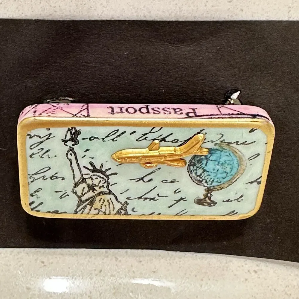 Handcrafted Pin Brooch Travel New York‎ Globe  Recycled Domino